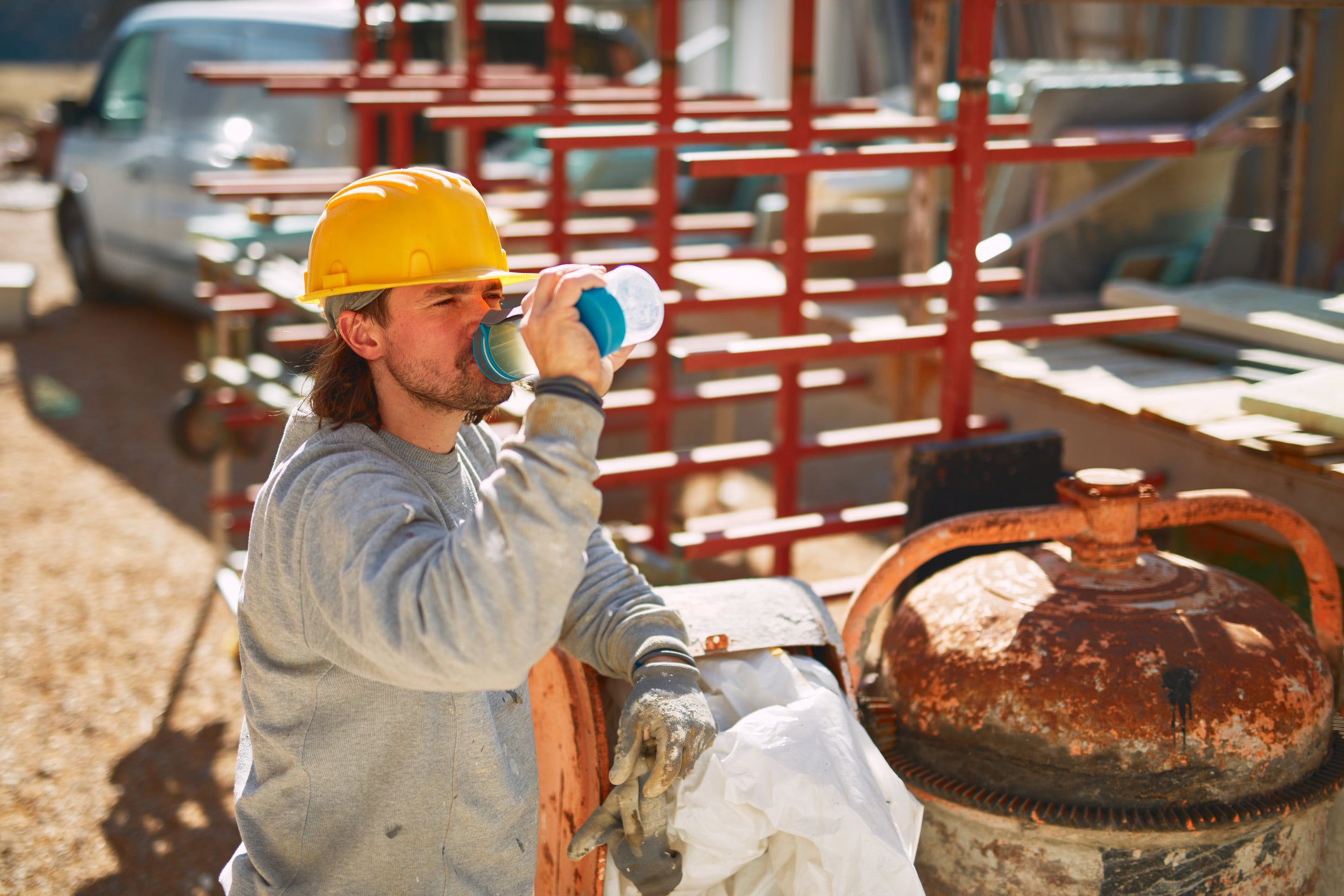 How Electrolyte Drink Can Keep You Safe and Hydrated in Extreme Heat Outdoor Working Conditions