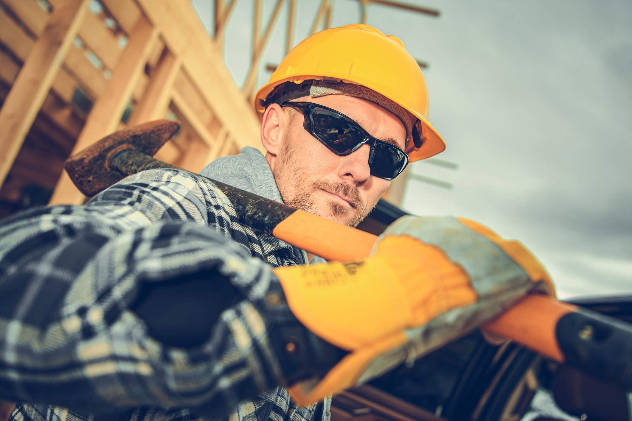 Top 10 Best Polarized Safety Glasses for Outdoor Workers (2025 Guide)