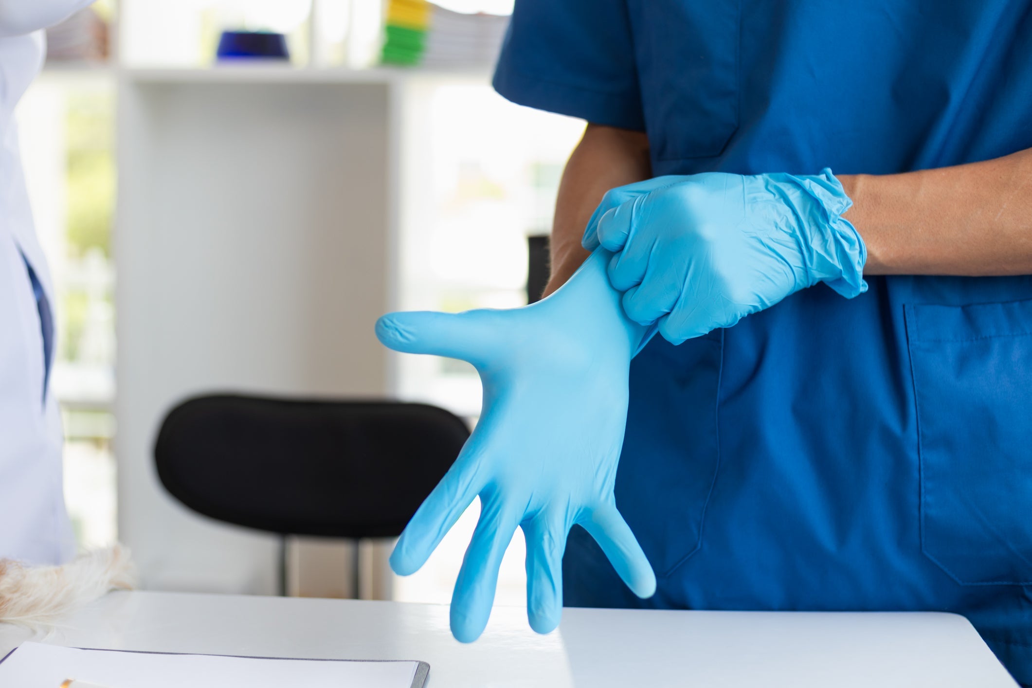 Latex vs Nitrile vs Vinyl Gloves: The Differences and When to Use Them