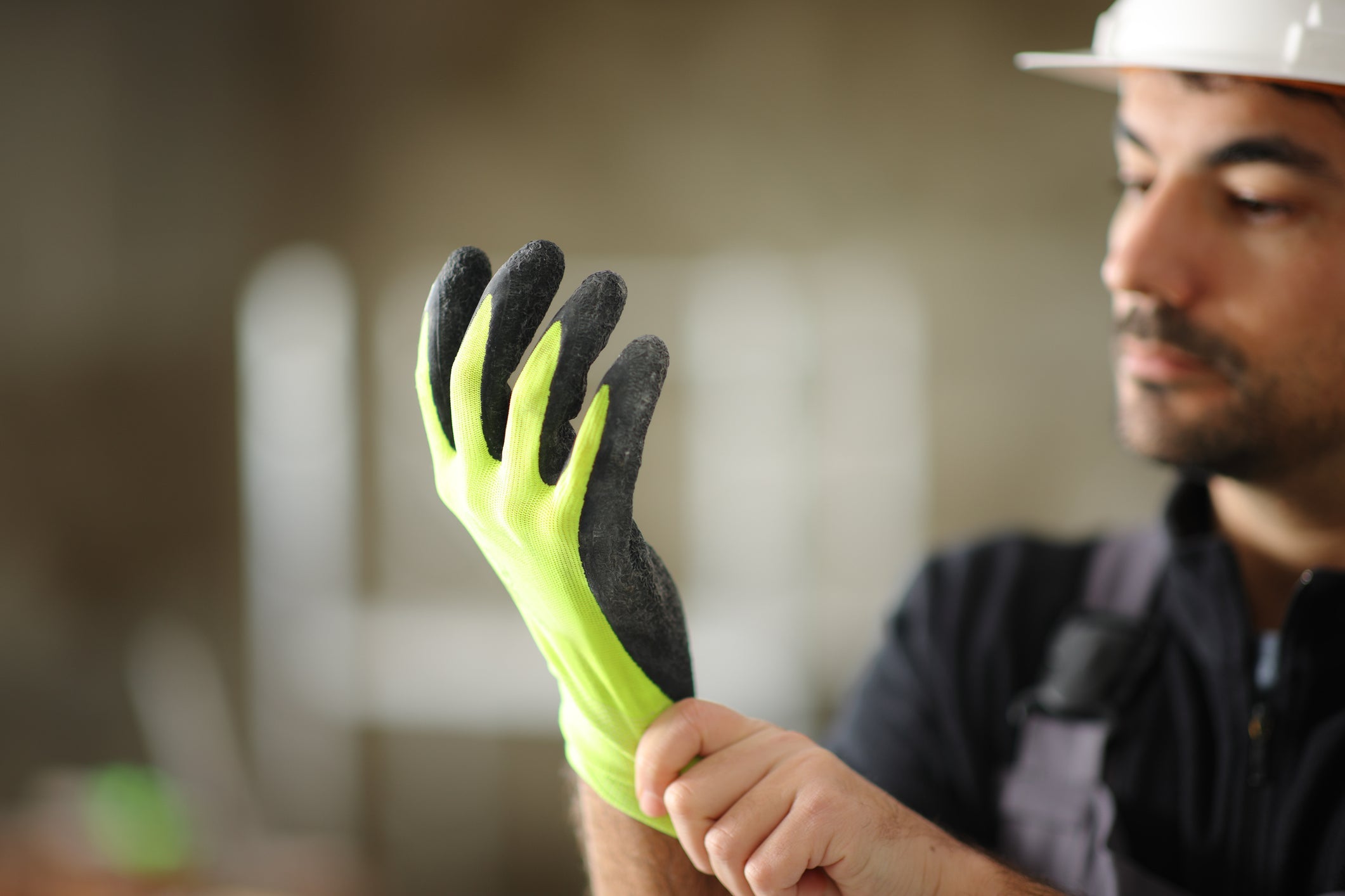 How to Choose the Right Glove Thickness: Mil Guide for Industrial & Medical Use (2026)