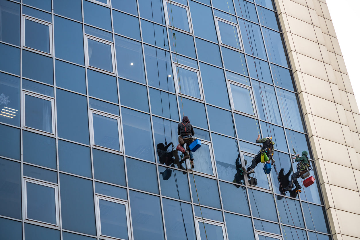 Understanding Fall Protection Requirements for Window Washers