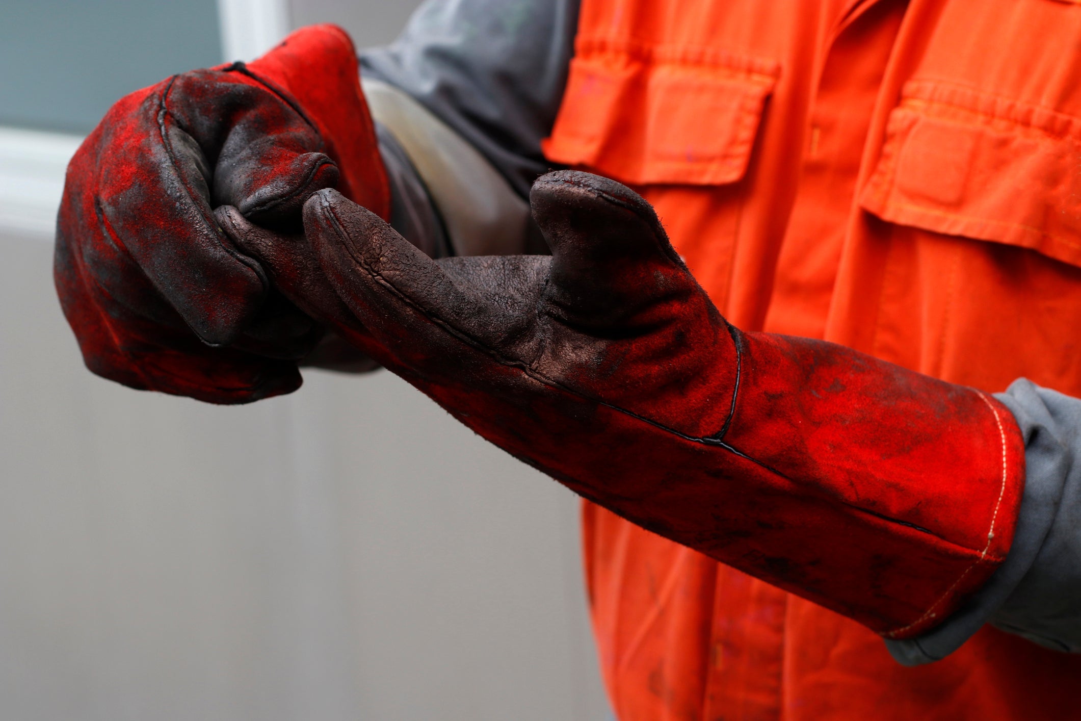 When Do You Need Safety Gloves with Extended Cuff?