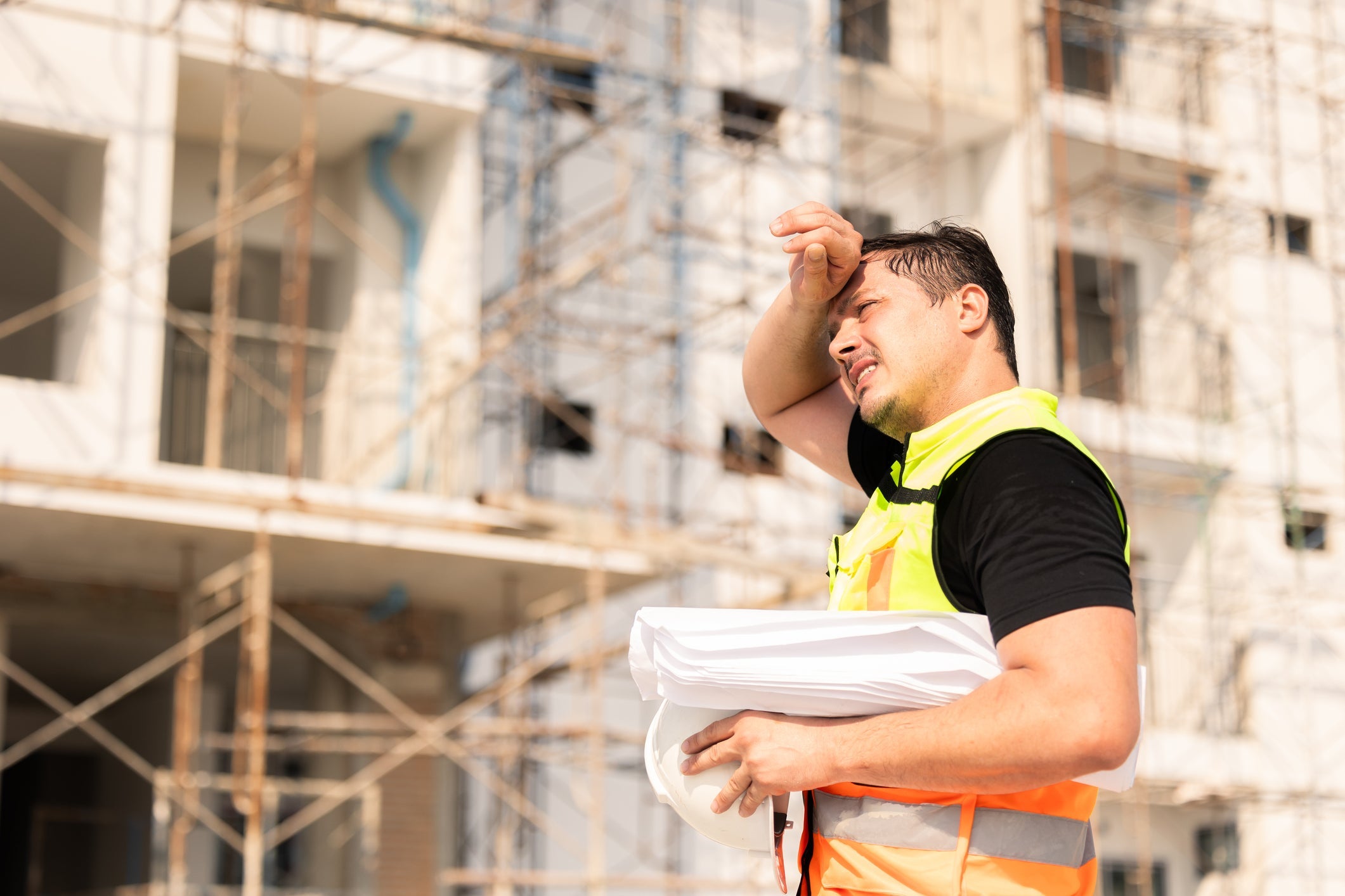 Summer Heat Safety Gear for Outdoor Workers: Essential PPE for Extreme Temperatures