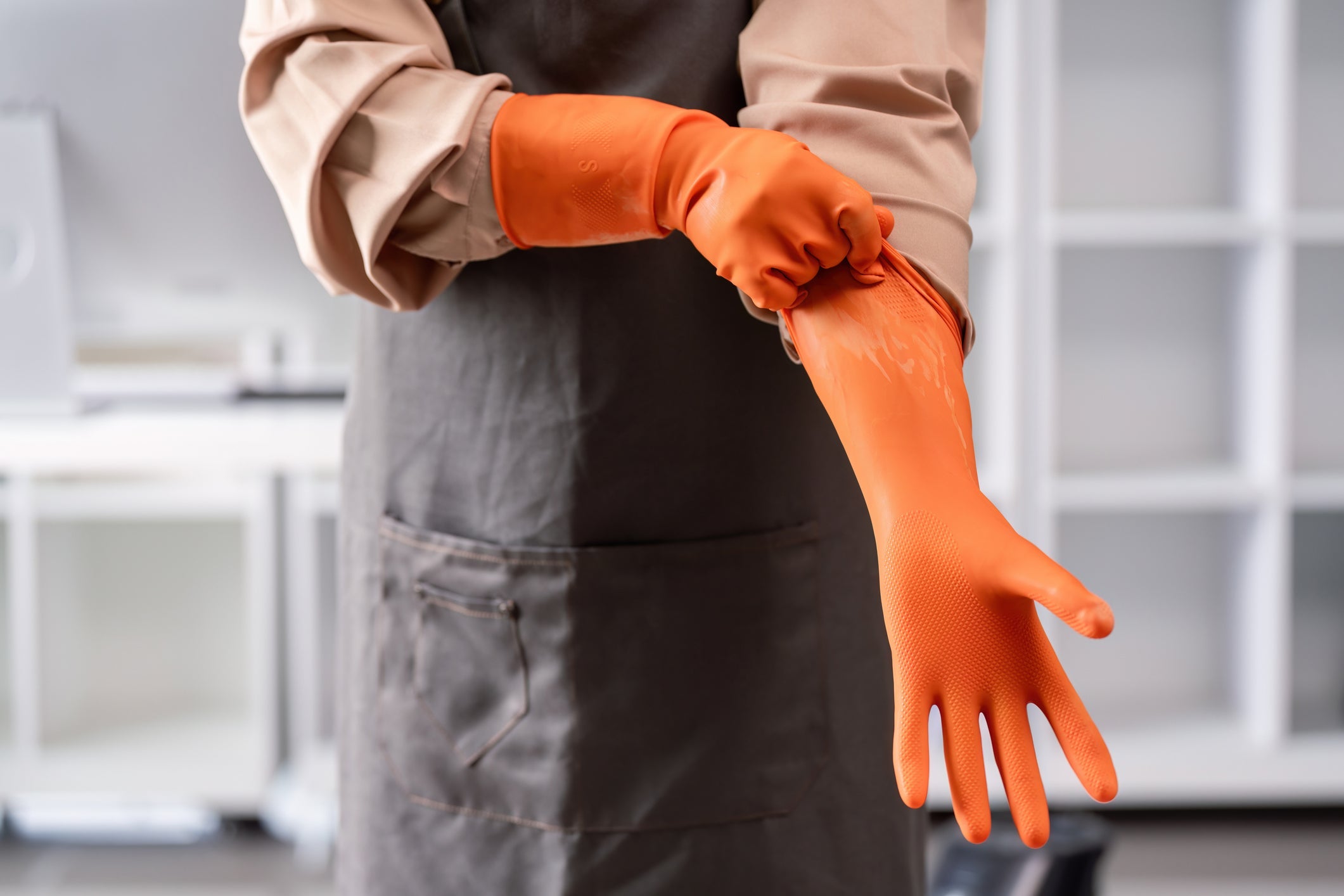 Chemical-Resistant Gloves Guide: Materials, Ratings &amp; Use Cases