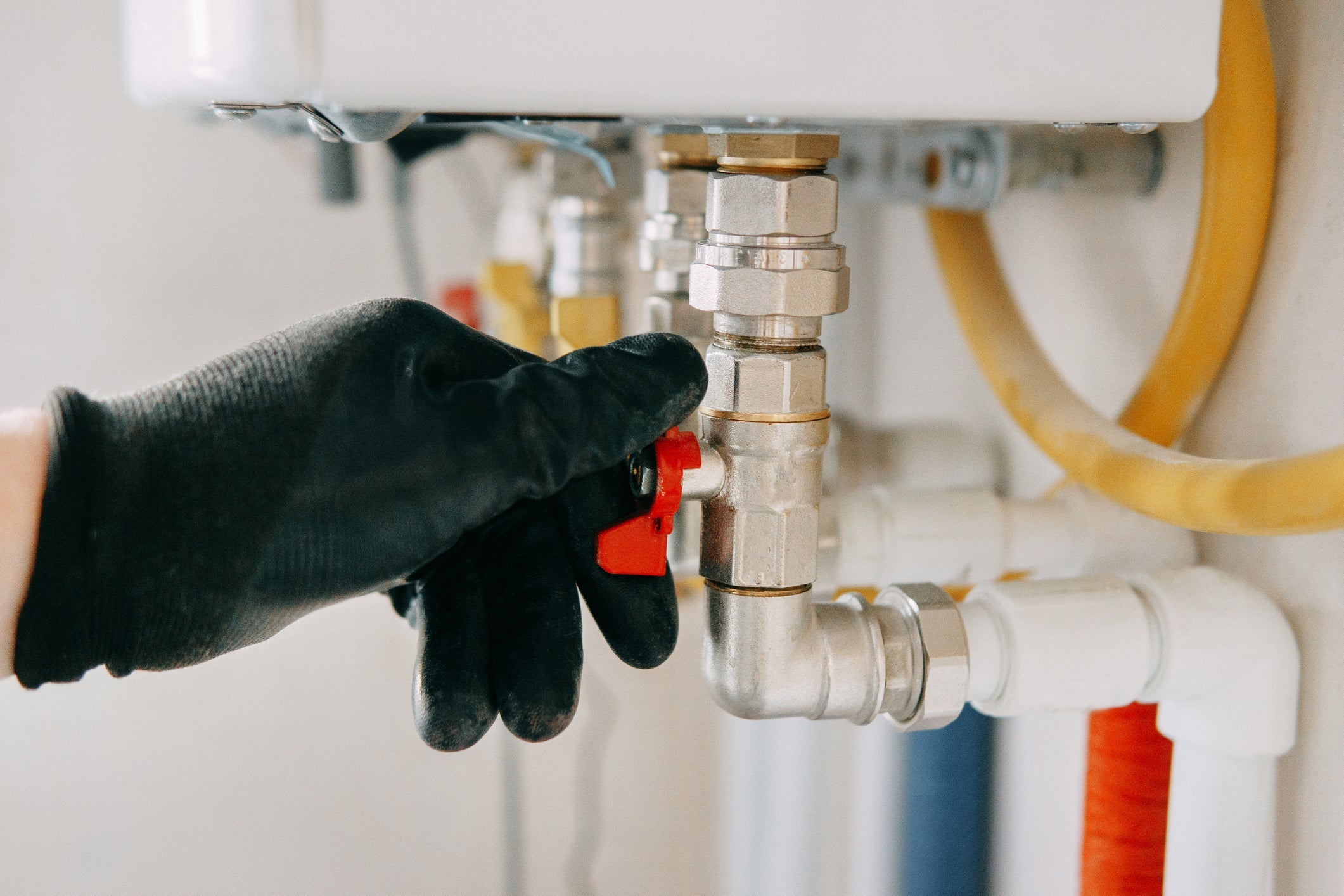 Industrial vs Medical Gloves: What’s the Difference? (2026 Guide)