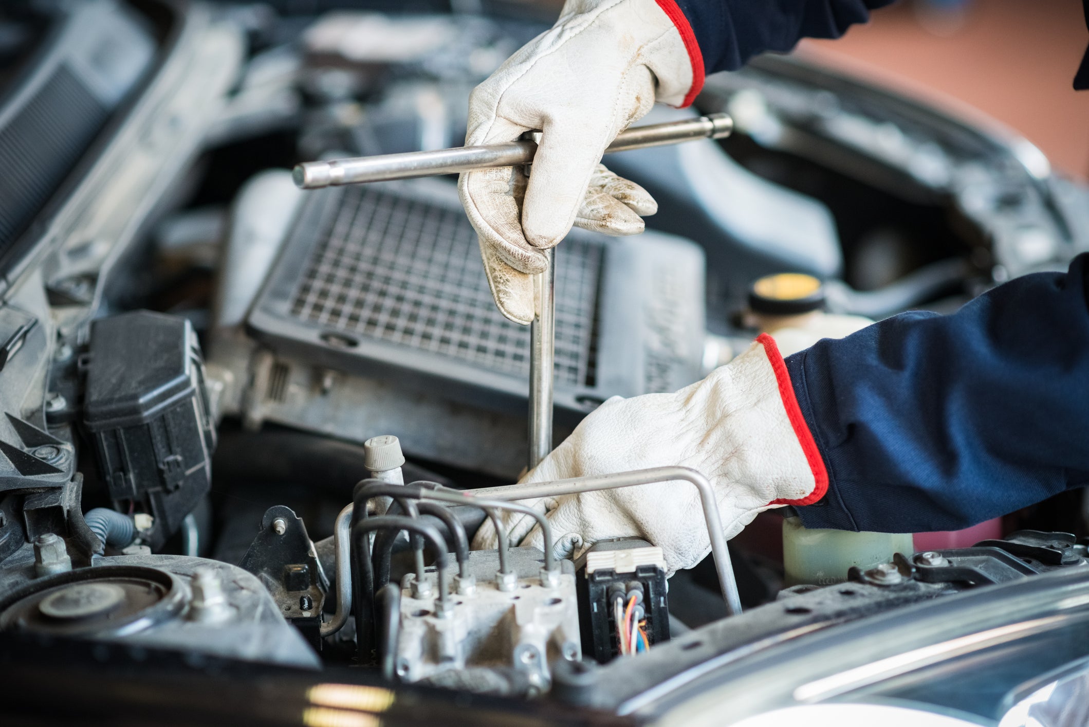 The Importance of Anti VIbration Work Gloves for Mechanics