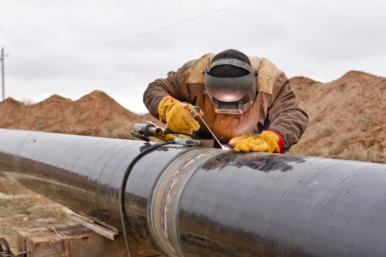 Unveiling the Glow of Safety: Understanding Welders Gloves vs. Other Gloves