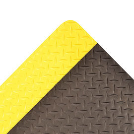 Superior Manufacturing 3' X 12' Black And Yellow Vinyl Cushion Trax® Ultra™ NoTrax® Anti Fatigue Floor Mat