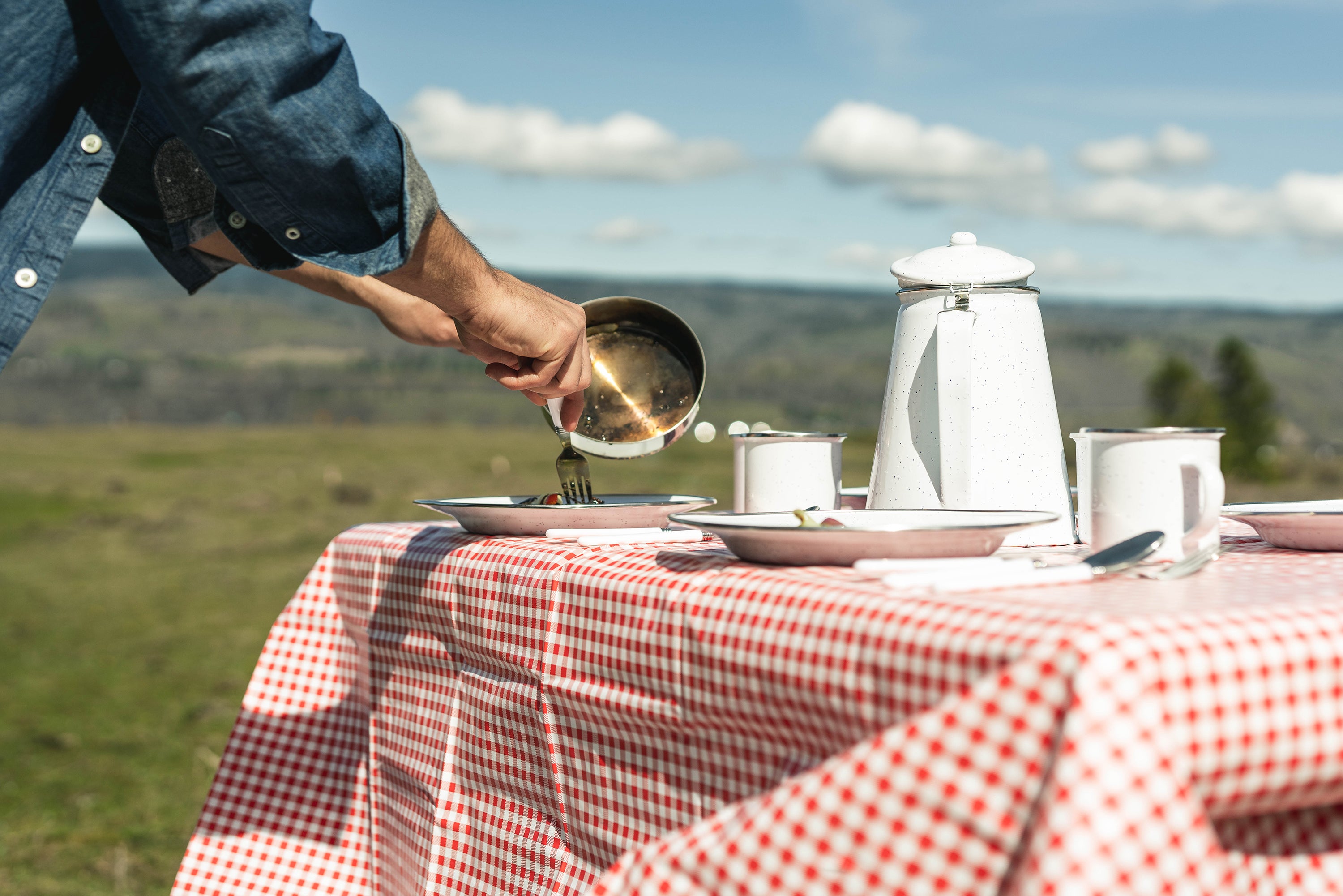Enamel 8Cup Coffee Pot W/Perc/4-12 Oz Mugs/White W/Blue Spec-eSafety Supplies, Inc